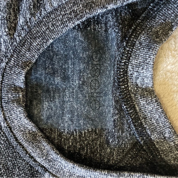 Oiselle Flyte fitted long sleeve size xs - Picture 3 of 8